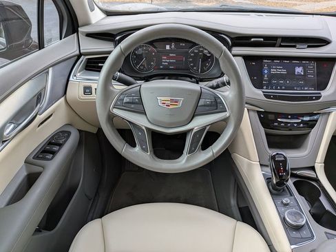 Certified 2022 Cadillac XT5 Premium Luxury image 19