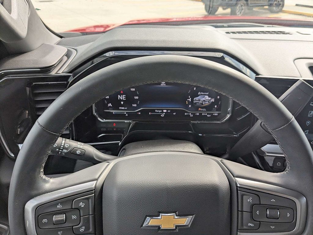 Used 2024 Chevrolet Silverado 1500 LT AWD/4WD image 28