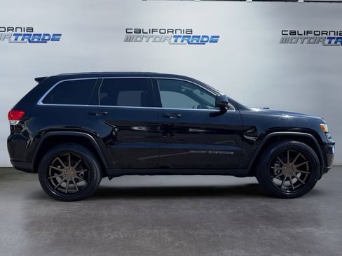 Used 2018 Jeep Grand Cherokee Laredo image 4