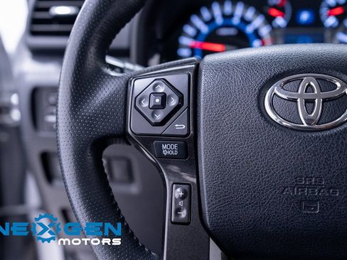 Used 2019 Toyota 4Runner TRD Off-Road Premium AWD/4WD image 19