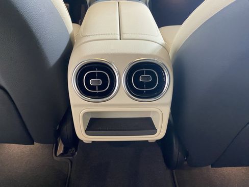 Used 2025 Mercedes-Benz C 300 4MATIC Sedan image 28