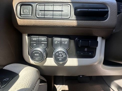 Used 2024 GMC Yukon Denali w/ Denali Reserve Package AWD/4WD image 28