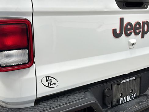 Used 2021 Jeep Gladiator Mojave w/ Trailer Tow Package AWD/4WD image 37