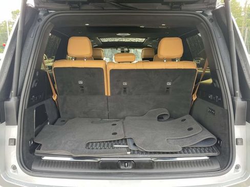 Used 2024 Jeep Grand Wagoneer Series III w/ Rear Seat Video Group 1 AWD/4WD image 8