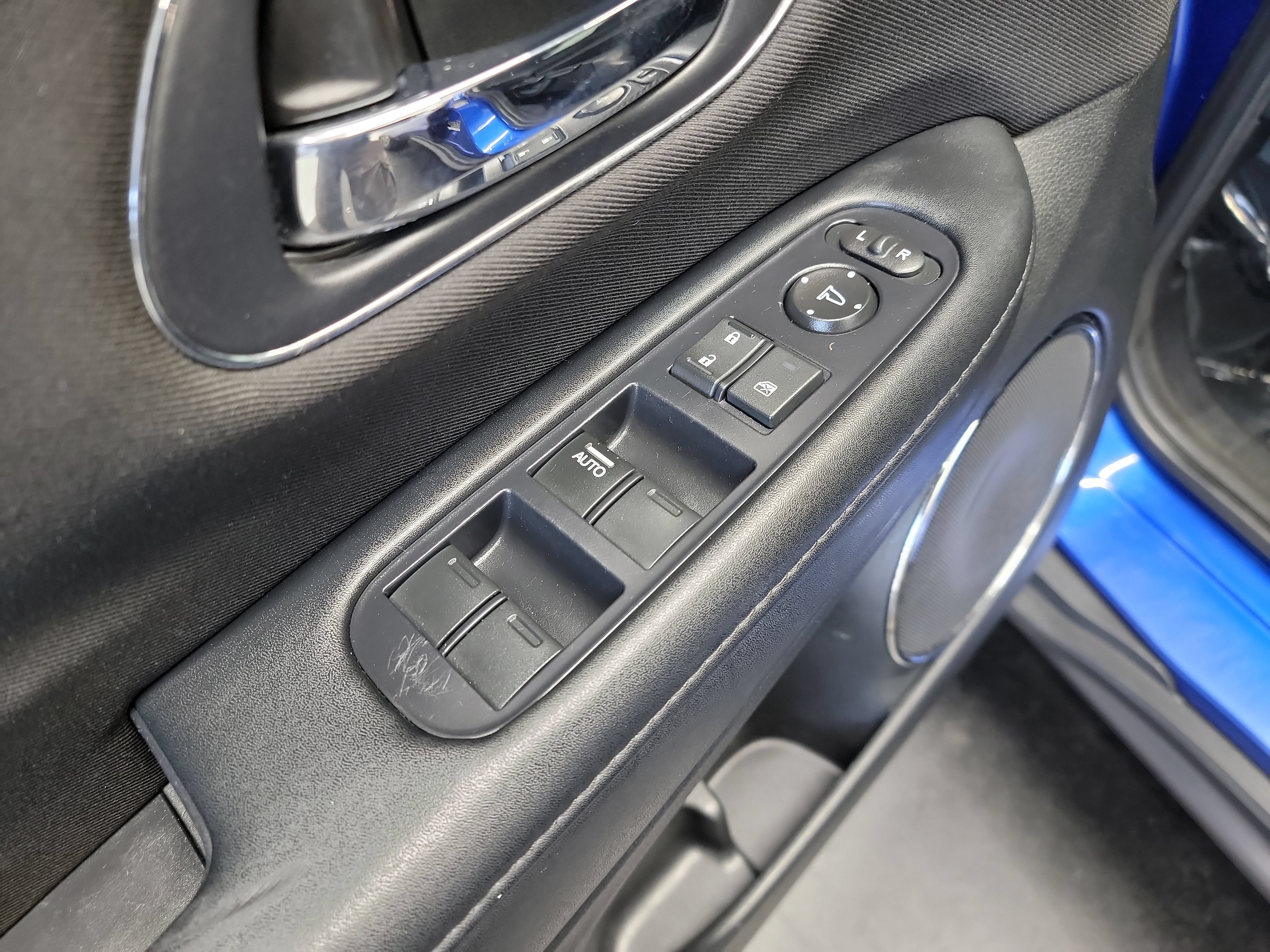 Used 2018 Honda HR-V EX image 14