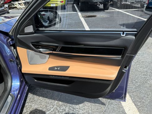 Used 2013 BMW ALPINA B7 xDrive image 23