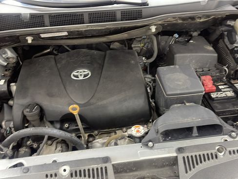 Used 2020 Toyota Sienna XLE FWD image 25