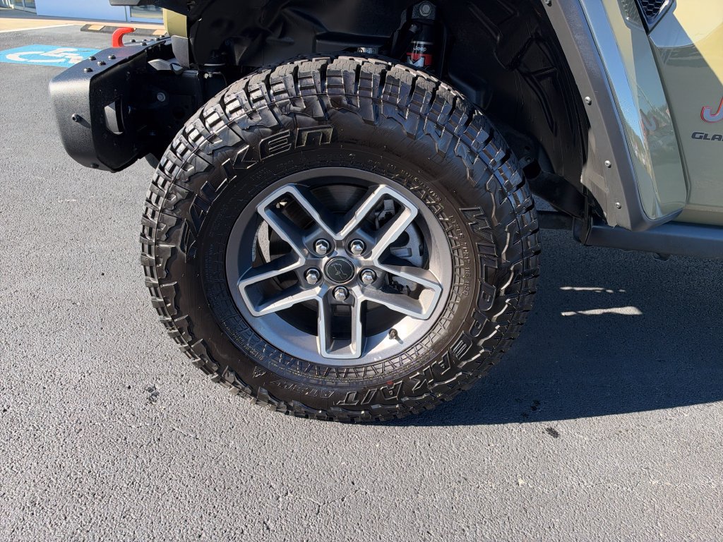 Used 2025 Jeep Gladiator Mojave AWD/4WD image 7