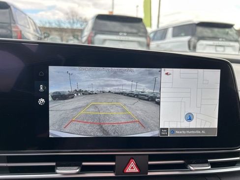 Used 2025 Hyundai Elantra SEL image 22