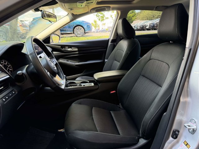 Used 2024 Nissan Altima 2.5 SV w/ SV Premium Package AWD/4WD image 17