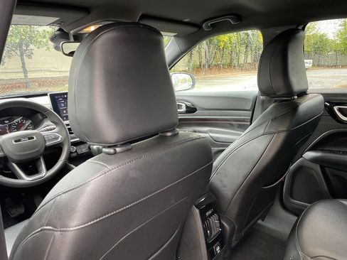 Used 2025 Jeep Compass Trailhawk AWD/4WD image 27