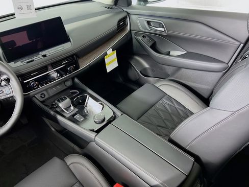 New 2025 Nissan Rogue Platinum w/ Platinum Premium Package image 21