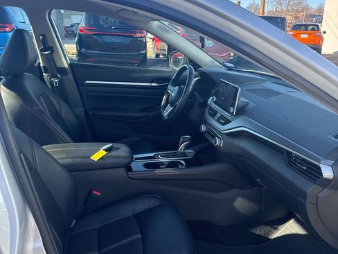Used 2024 Nissan Altima 2.5 SR image 18