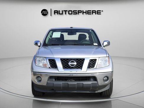 Used 2019 Nissan Frontier SL image 2
