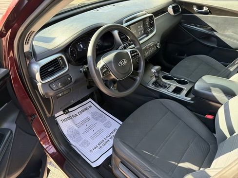Used 2019 Kia Sorento FWD image 14