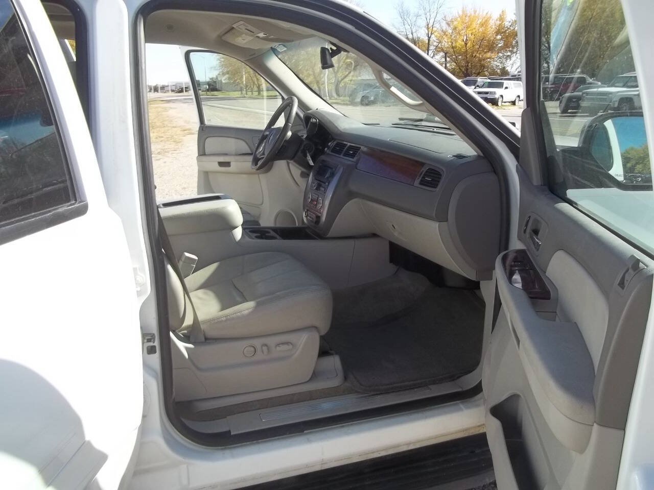 Used 2009 GMC Yukon XL SLT w/ SLT Chrome Edition AWD/4WD image 10