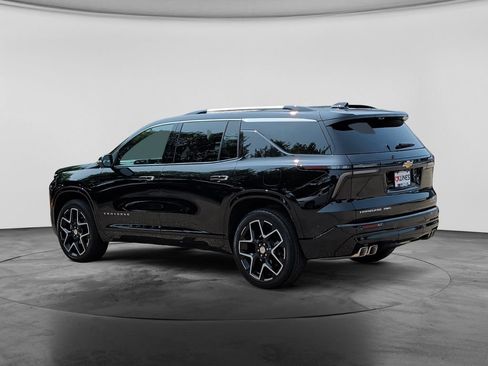 Used 2026 Chevrolet Traverse High Country w/ LPO, Floor Liner Package AWD/4WD image 5