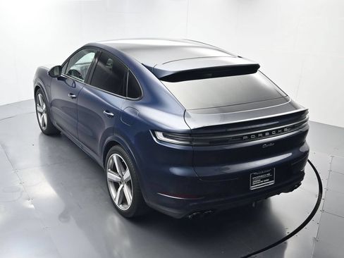 Certified 2025 Porsche Cayenne Turbo AWD/4WD image 34