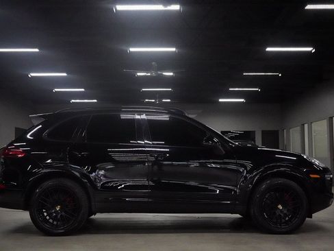 Used 2017 Porsche Cayenne Platinum Edition AWD/4WD image 6