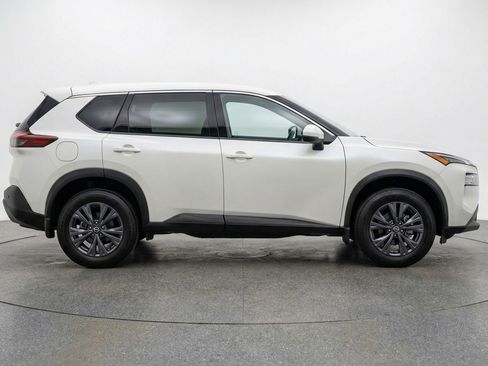 Used 2025 Nissan Rogue SV image 11