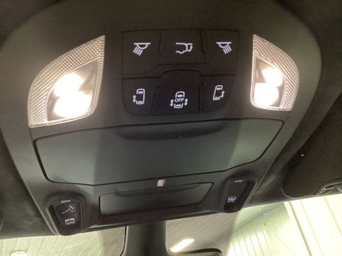 Used 2025 Chrysler Pacifica Pinnacle image 21