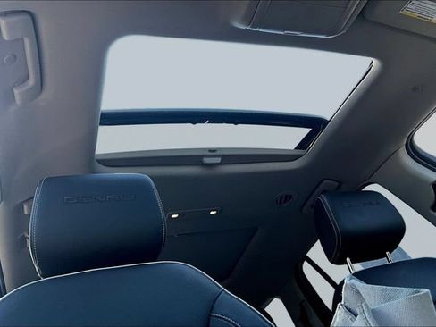Used 2019 GMC Acadia Denali w/ Technology Package AWD/4WD image 27