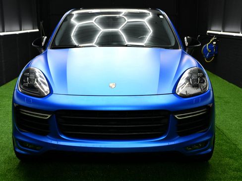 Used 2017 Porsche Cayenne GTS image 8