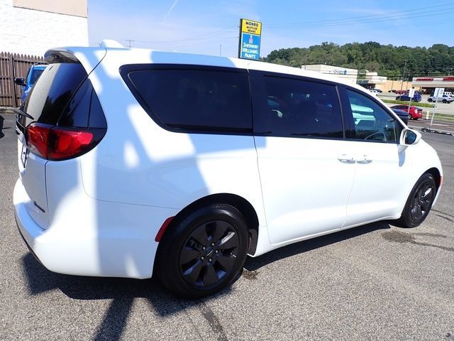 Certified 2020 Chrysler Pacifica Touring w/ S Appearance Package FWD image 7