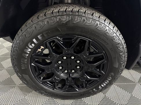 Used 2025 GMC Hummer EV 2X AWD/4WD image 12