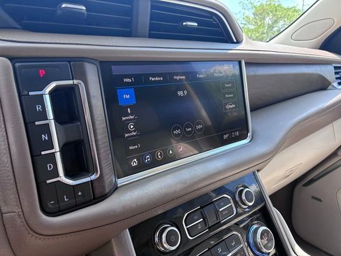 Used 2021 GMC Yukon XL Denali AWD/4WD image 9