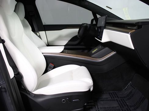 Used 2023 Tesla Model X AWD/4WD image 9