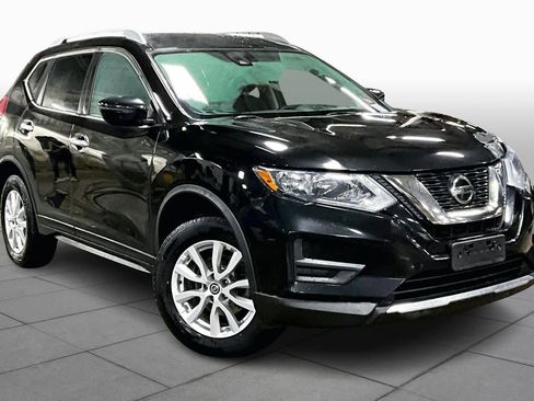 Used 2019 Nissan Rogue SV image 2