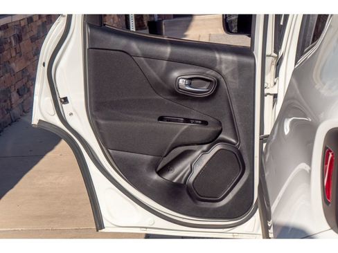 Used 2020 Jeep Renegade Sport image 16