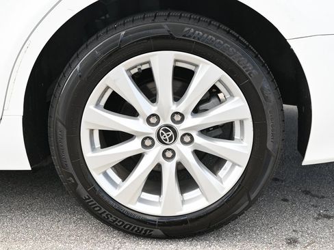 Used 2019 Toyota Camry LE image 8