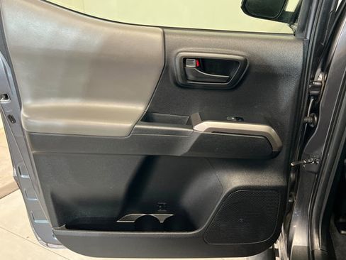 Used 2022 Toyota Tacoma SR5 image 18