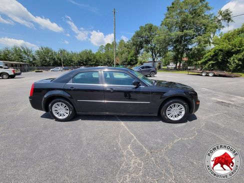 Used 2009 Chrysler 300 Touring RWD image 8
