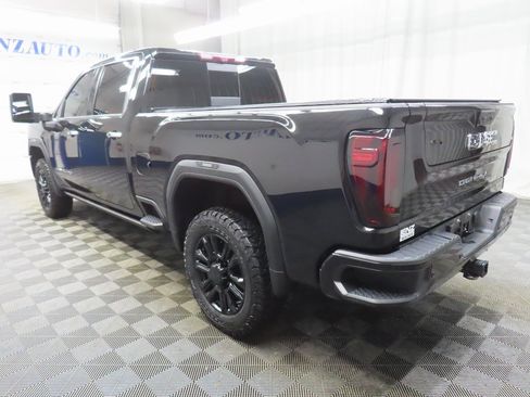 Used 2021 GMC Sierra 2500 Denali w/ Denali Black Diamond Edition image 5