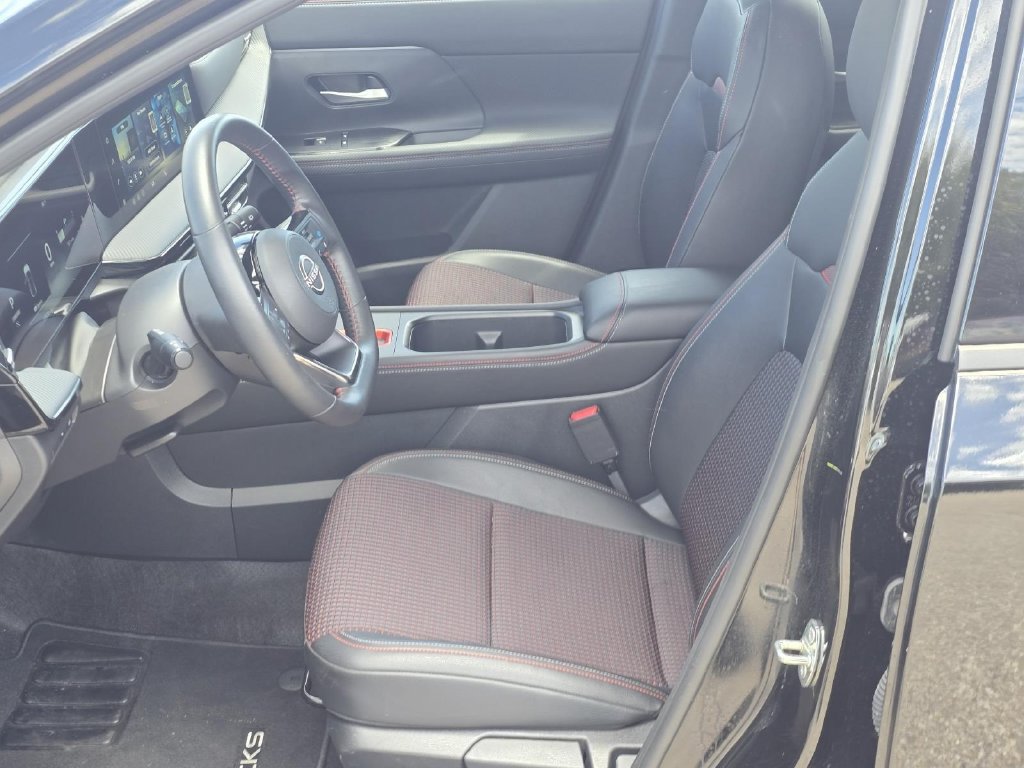 Used 2026 Nissan Kicks SR FWD image 12