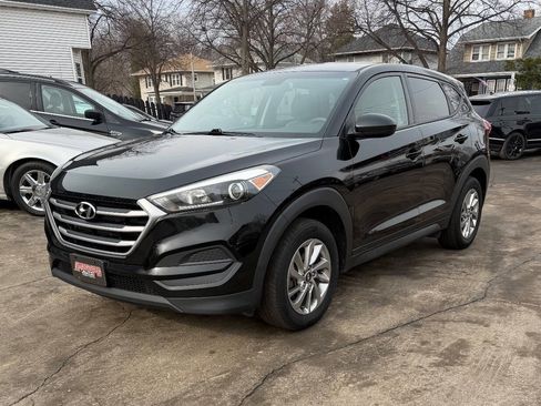 Used 2018 Hyundai Tucson SE image 2