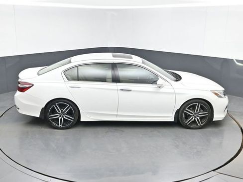 Used 2017 Honda Accord Touring image 37