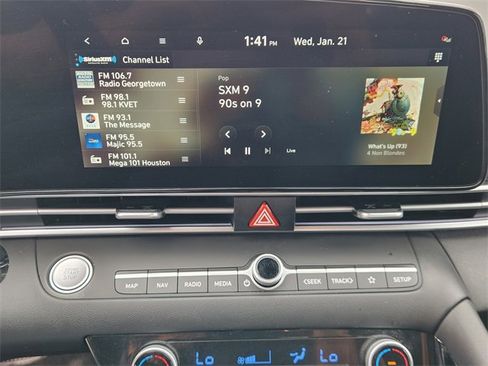 Used 2025 Hyundai Elantra SEL image 16