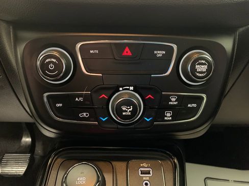 Used 2019 Jeep Compass Limited image 11