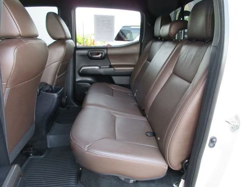 Used 2017 Toyota Tacoma Limited w/ Tow Package AWD/4WD image 21