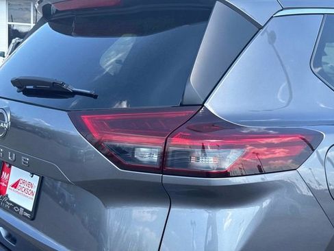 Used 2025 Nissan Rogue SV FWD image 12