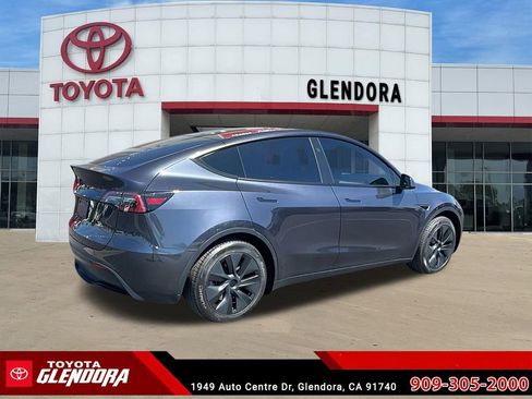 Used 2024 Tesla Model Y Long Range RWD image 3