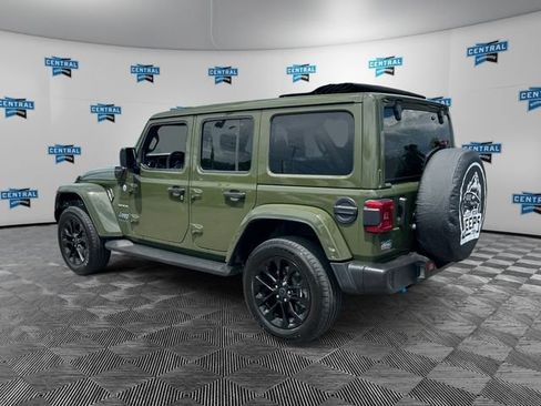 Used 2024 Jeep Wrangler Unlimited Sahara w/ Technology Group AWD/4WD image 3