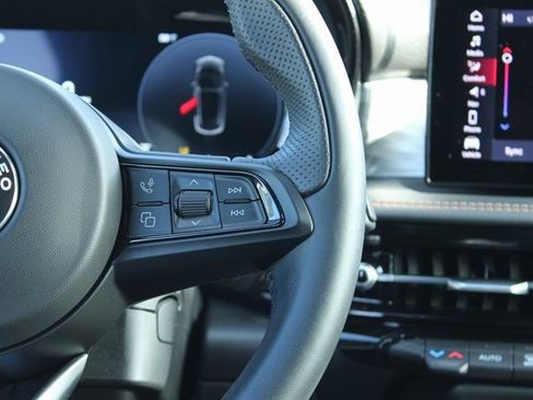 Used 2025 Alfa Romeo Tonale w/ Premium Package image 27