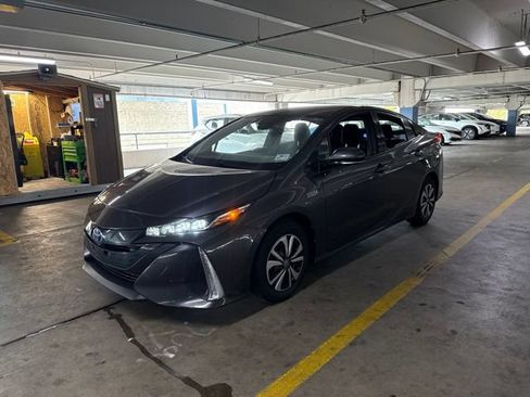 Used 2018 Toyota Prius Prime Plus FWD image 1
