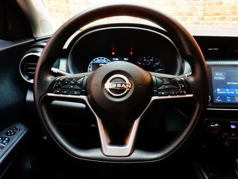 Certified 2022 Nissan Kicks SV w/ Interior Electronics Package FWD image 11