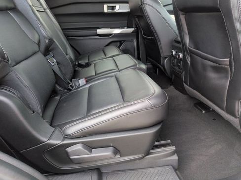 Used 2022 Ford Explorer Limited w/ Equipment Group 301A AWD/4WD image 20